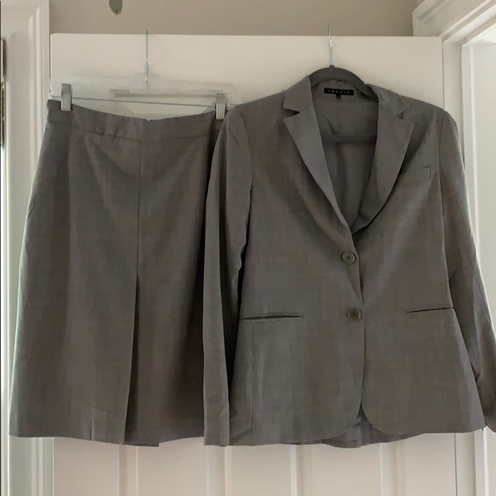 Theory gray pencil skirt suit